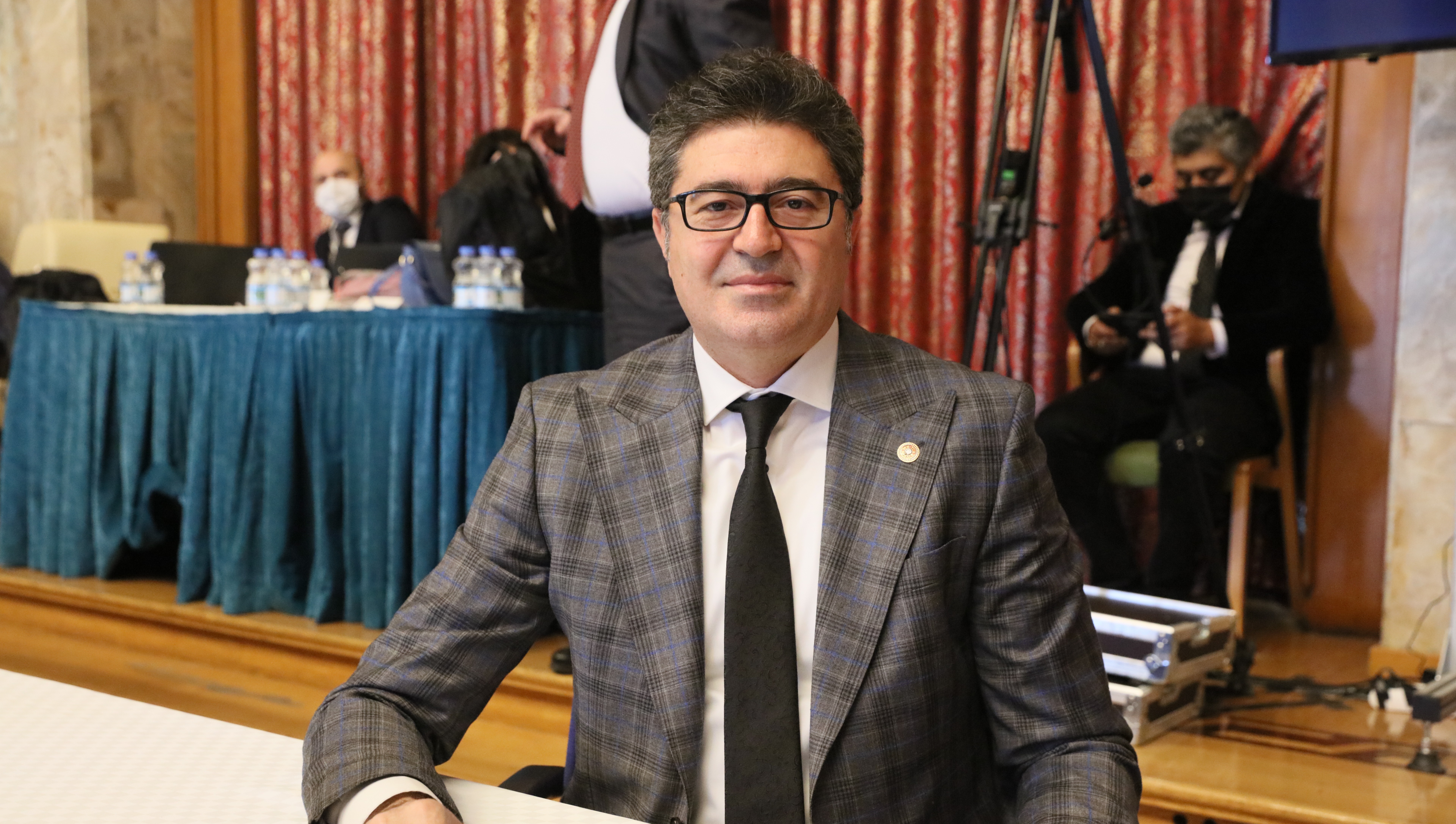 ENSAR AYTEKİN’E İSVİÇRE GÖREVİ