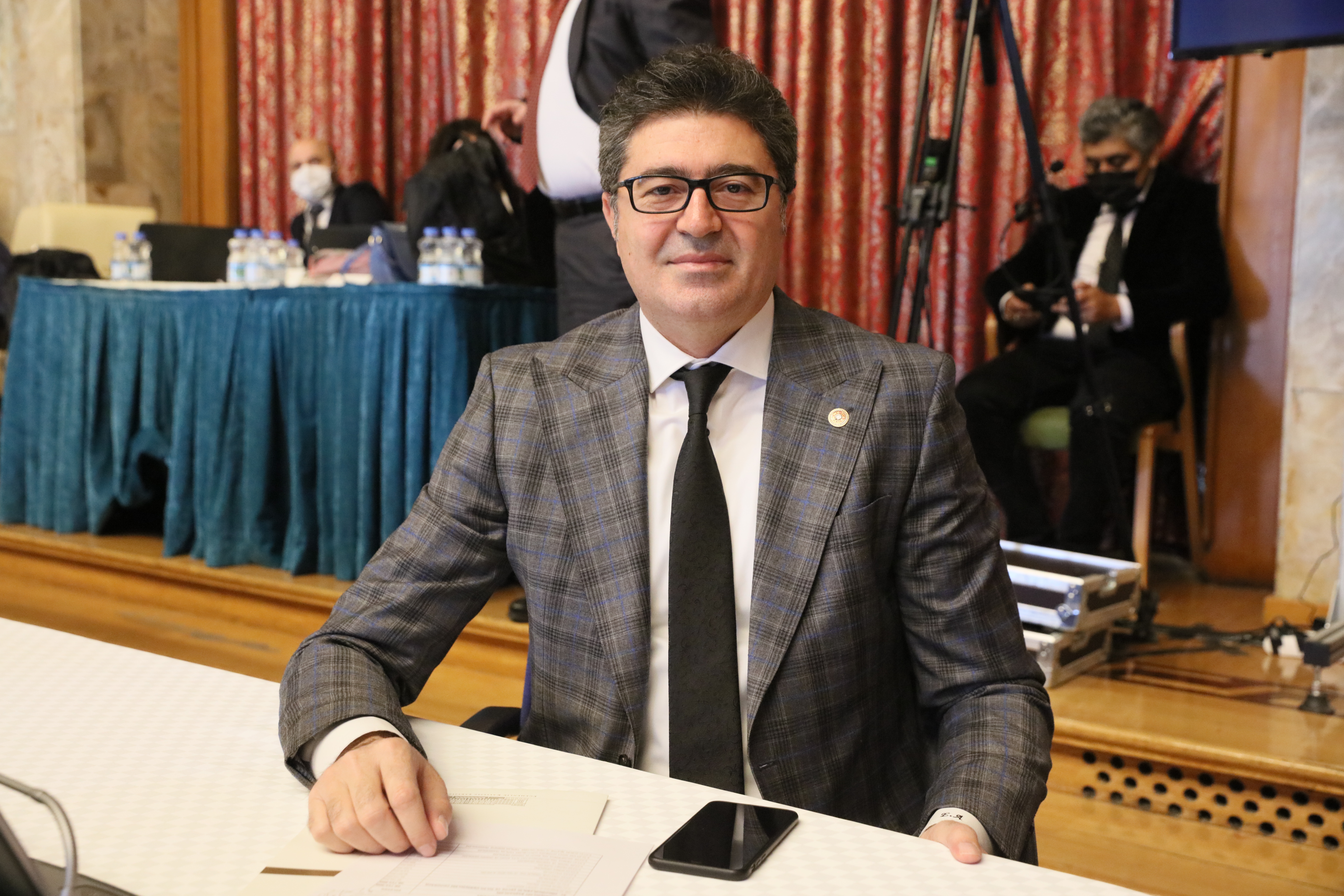 CHP’Lİ AYTEKİN’DEN BALIKESİR BÜYÜKŞEHİR BELEDİYESİNE TEPKİ:   ŞİİR GİBİ YÖNETECEKLERDİ DESTAN GİBİ SATIYORLAR