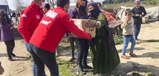 Adana Büyükşehir yaşam mücadelesi veren kadınların yanında