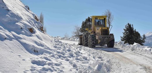 Büyükşehir karla mücadeleyi aralıksız sürdürüyor