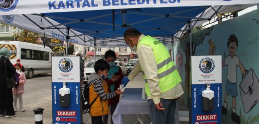 Kartal Belediyesi Yüz Yüze Eğitimin İlk Gününde Öğrencilerin Yanında
