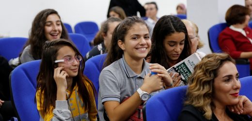 Edremit Belediyesi’nden “Bugünün kız çocukları yarının liderleri” sloganıyla meslek tanıtımı