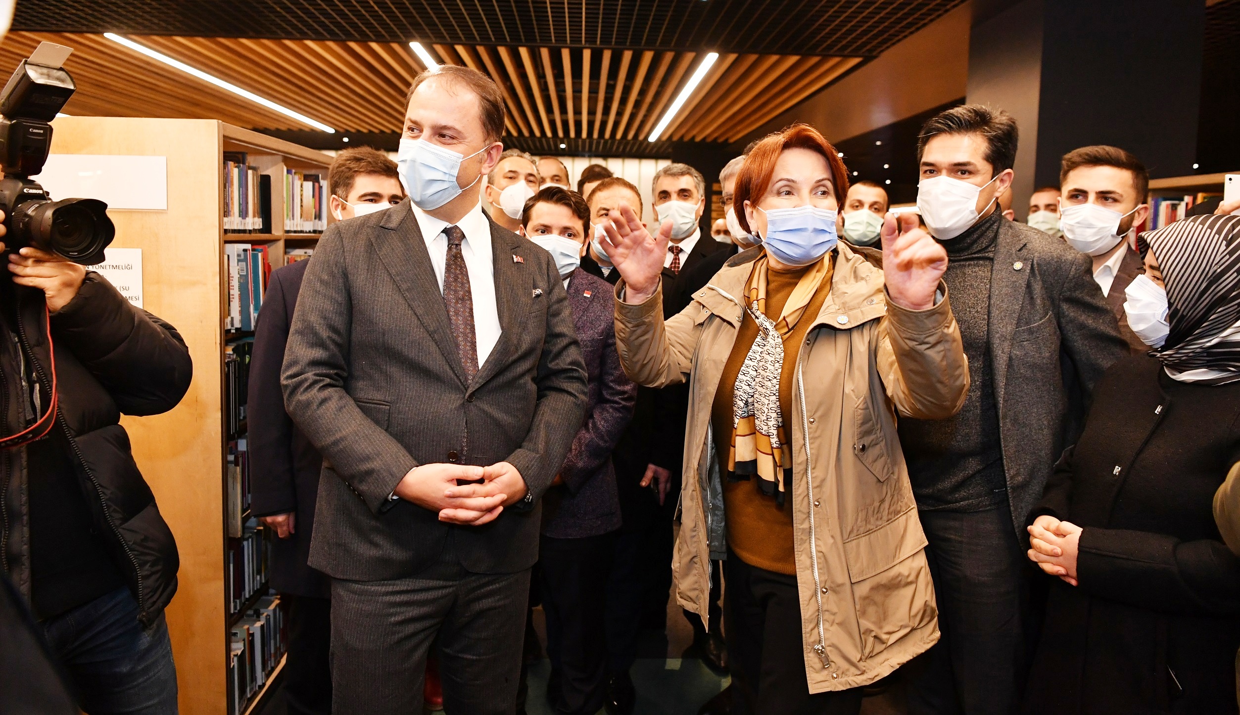 MERAL AKŞENER’DEN BEYLİKDÜZÜ’NE ZİYARET