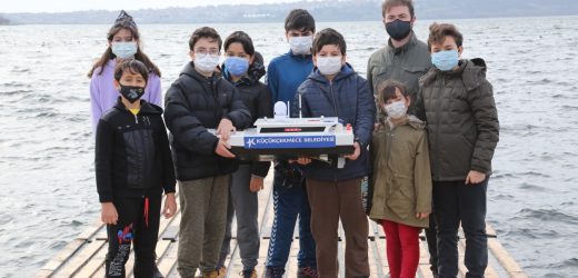 KÜÇÜKÇEKMECELİ ÖĞRENCİLERDEN İNSANSIZ SU ÜSTÜ KURTARMA ARACI