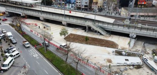 Neyzen Tevfik Meydanı’nda yenileme çalışmaları tüm hızıyla devam ediyor