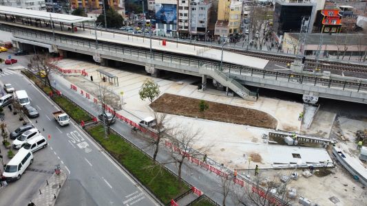 Neyzen Tevfik Meydanı’nda yenileme çalışmaları tüm hızıyla devam ediyor