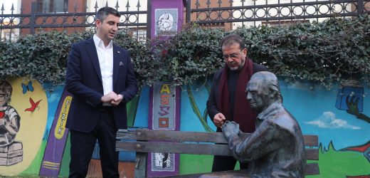 Nebil Özgentürk’ten Rıfat Ilgaz Eğlenceli Çocuk Kütüphanesi’ne Ziyaret