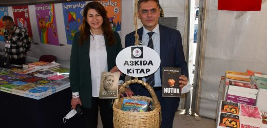“Askıda Kitap”a ilk destek Başkan Toksöz’den!