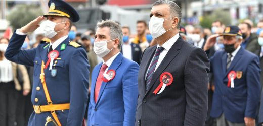 ESENYURT’TA 29 EKİM CUMHURİYET BAYRAMI ÇELENK SUNMA TÖRENİ