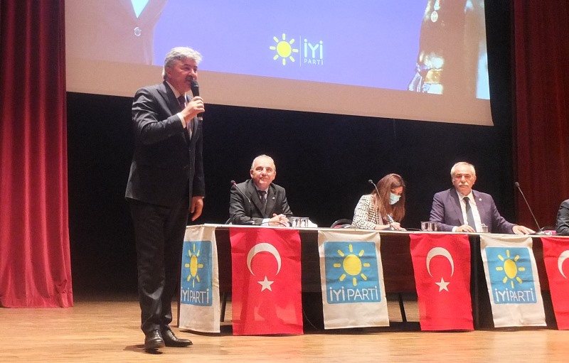 İYİ PARTİ MUĞLA’DAKİ KONGREDE SALONLARA SIĞMADI