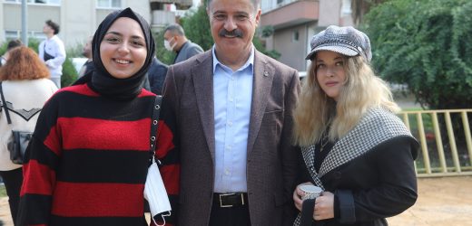 Başkan Deveci, üniversiteli gençlerle buluştu