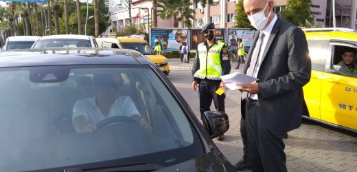 KAYMAKAM’DAN EMNİYET KEMERİ TAKANA MASKE TAKMAYANA BROŞÜR!