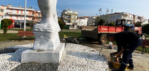 BARIŞ PARKI’NA BARIŞIN SİMGESİ GÜVERCİN HEYKELİ