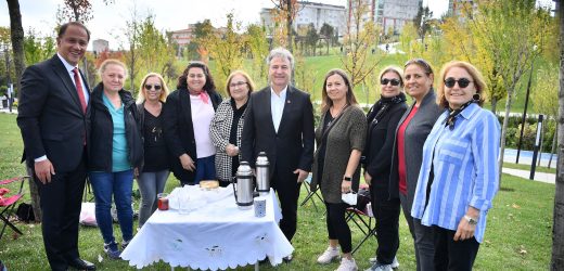 BORNOVA BELEDİYESİ’NDEN BEYLİKDÜZÜ’NE ZİYARET