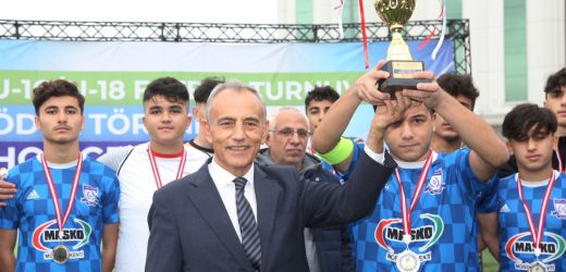 KÜÇÜKÇEKMECE’DE U16-U18 BAŞKANLIK TURNUVASI KUPALARI SAHİPLERİNİ BULDU