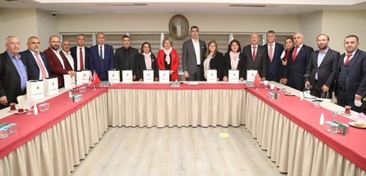 Kartal’da Muhtarlar Günü buruk kutlandı