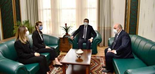 Vali Orhan Tavlı Seydikemer’de Yangından Etkilenen Mahallelerin Muhtarlarıyla Bir Araya Geldi