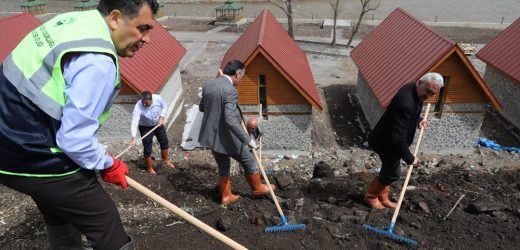 BAŞKAN DEMİR, EKİBİYLE BERABER TAM KADRO SAHAYA İNDİ