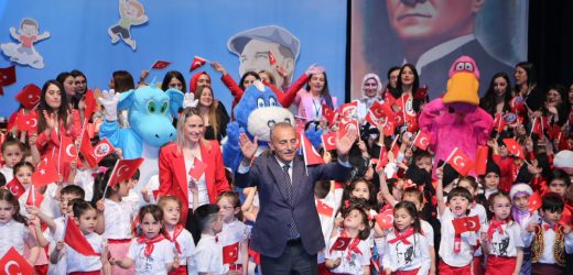 KÜÇÜKÇEKMECE’DE DOLU DOLU 23 NİSAN KUTLAMALARI