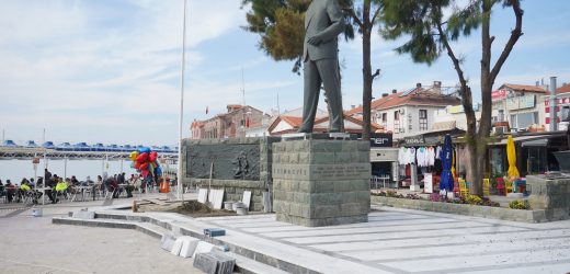ATATÜRK HEYKELİ ÇEVRE DÜZENLEMESİ ON KASIM’A YETİŞİYOR