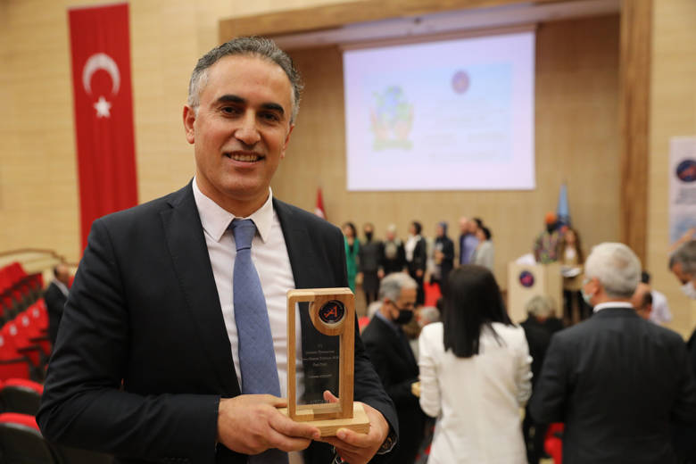 Akdeniz Üniversitesi’nden Başkan Danışmanı’na özel ödül