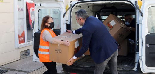 Atakum’dan Ağrı’daki Öğrencilere Kışlık Giysi Desteği
