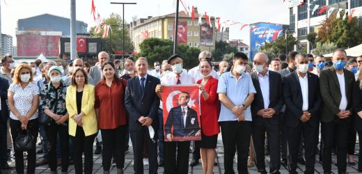 ÖZGÜRLÜK DESTANI 30 AĞUSTOS, ESENYURT’TA COŞKULU TÖRENLE KUTLANDI