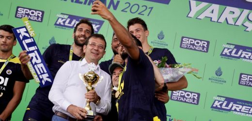 HALİÇ, KÜREK YARIŞLARIYLA ŞENLENDİ