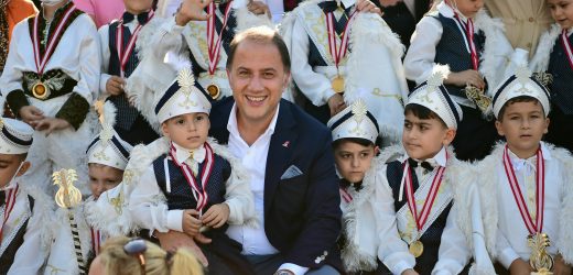 BEYLİKDÜZÜ BELEDİYESİ’NDEN GELENEKSEL SÜNNET ŞÖLENİ