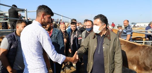 Başkan Demir, mesaiye hayvan pazarından başladı
