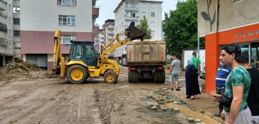 ARDAHAN’DAN AFET BÖLGESİ ARHAVİ’YE YARDIM ELİ