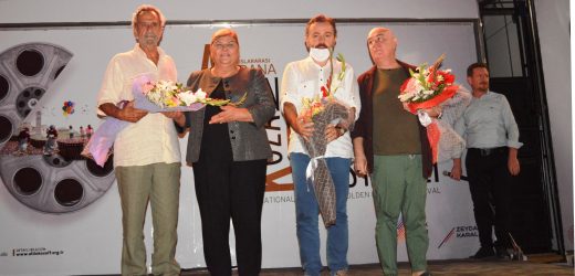 Altın Koza ilçelerde halkla buluştu