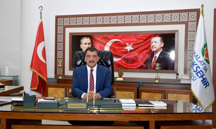 MALATYA ATATÜRK ANITININ ÇEVRESİ YENİLENDİ