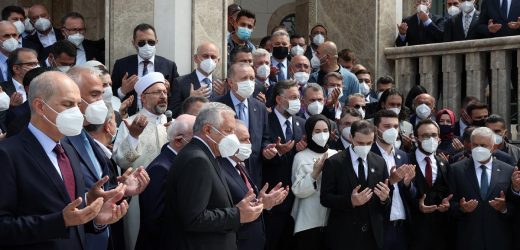 İstanbul Taksim Camii dualarla ibadete açıldı