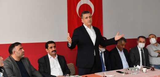 BAŞKAN BOZKURT, HUSUMETLİ İKİ AİLEYİ BİR ARAYA GETİREREK BARIŞTIRDI