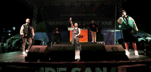 ‘TEPKİ’ KONSERİNE KÜÇÜKÇEKMECELİ GENÇLERDEN BÜYÜK İLGİ