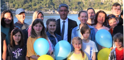 BAŞKAN OKTAY’DAN MARMARİS’E GELEN UKRAYNALILARA ZİYARET