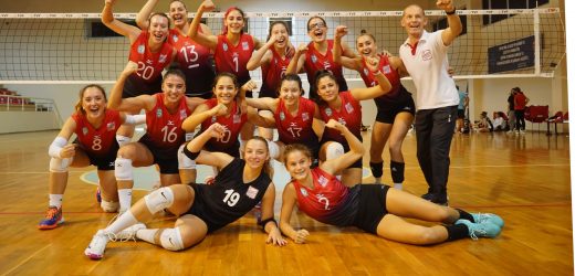 AYVALIKGÜCÜ VOLEYBOLDA LİGE DAMGASINI VURDU