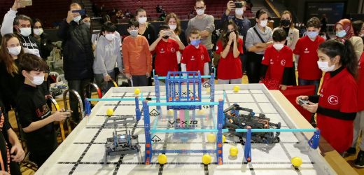 DÜNYANIN EN BÜYÜK ROBOTİK ETKİNLİĞİ, KÜÇÜKÇEKMECE’DE GERÇEKLEŞTİ