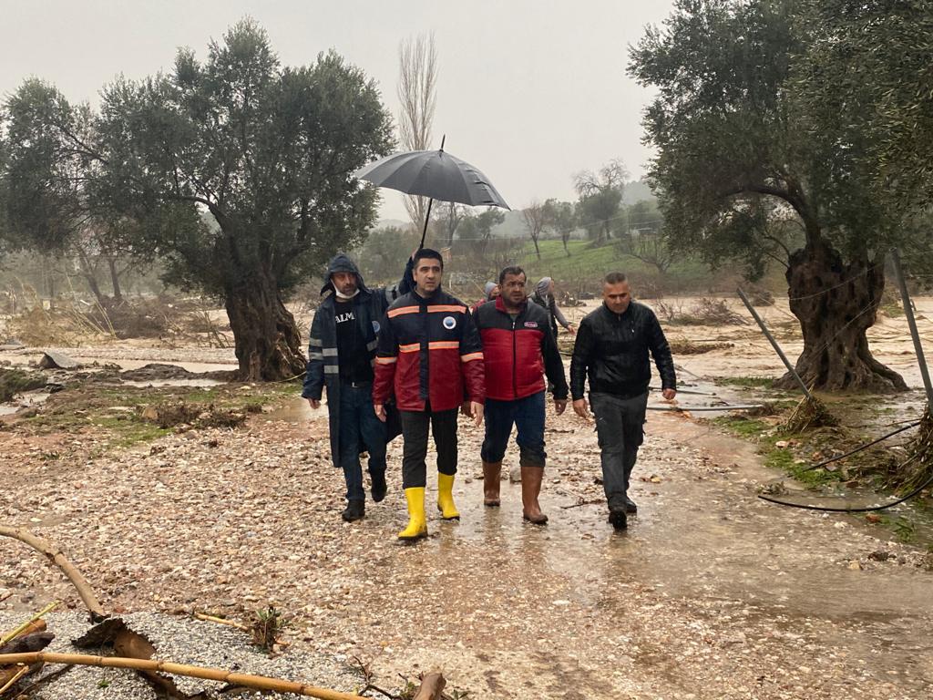 Menderes Belediyesi Yağışa karşı Teyakkuzda