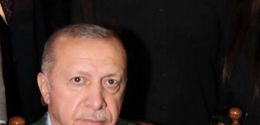 KINIKLI SANATÇI FIRAT TANIR CUMHURBAŞKANININ GENÇLERLE MÜZİK DİNLETİSİNDE