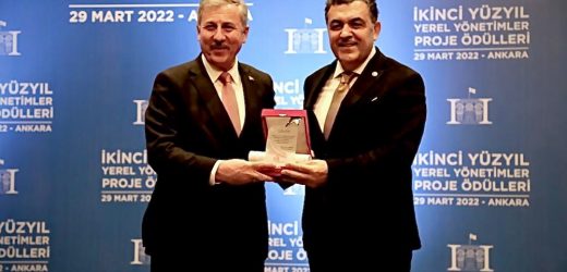 BAŞKAN DEMİR’E BÜYÜK ÖDÜL