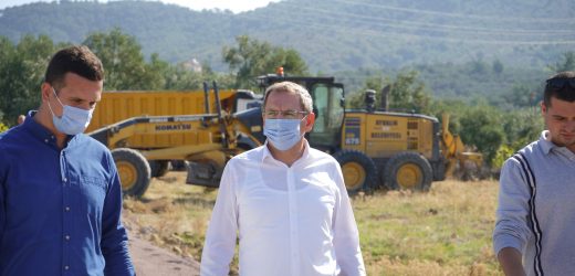 AYVALIK’TA ZEYTİNLİKLER ARASI YOLLARA NEŞTER