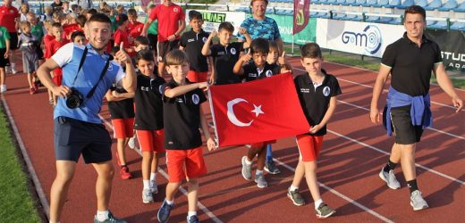 Atletik Ataşehir Yeni Çamlıca Gençlik ve Spor Kulübü en sempatik kulüp seçildi