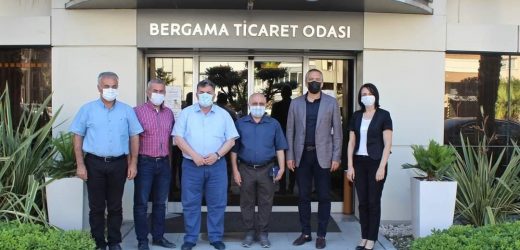 Kınık  Kaymakamı Erol Türkmen ile Kınık Belediye Başkanı Dr. Sadık Doğruer, Bergama Ticaret Odasını ziyaret etti.