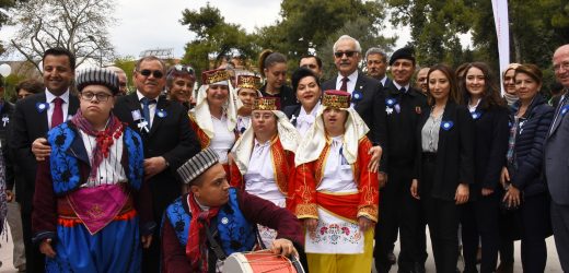 Vali Civelek, otizmli bireylerle bir araya geldi