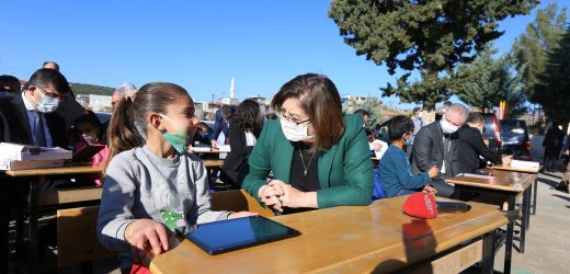 BÜYÜKŞEHİR, SALGIN SÜRECİNDE HİÇBİR ÖĞRENCİYİ EĞİTİMSİZ BIRAKMAYACAK 21 PİLOT BÖLGEDE ÇALIŞMALAR TAMAMLANDI