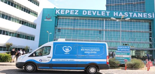 BÜYÜKŞEHİRDEN SAĞLIK ÇALIŞANLARINA AŞURE İKRAMI