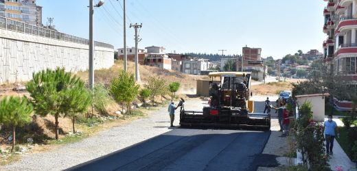 EDREMİT’TE CADDELER YENİLENİYOR