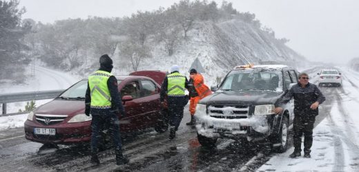 EDREMİT BELEDİYESİ KARLA MÜCADELE ÇALIŞMASI